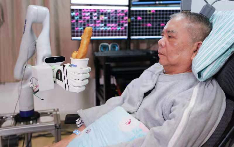 我国侵入式脑机接口研究,达到国际领先